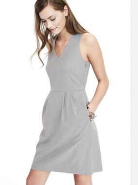 Banana Republic Heather Gray Bow Back V Neck Sheath Dress. Size 12 Petite.